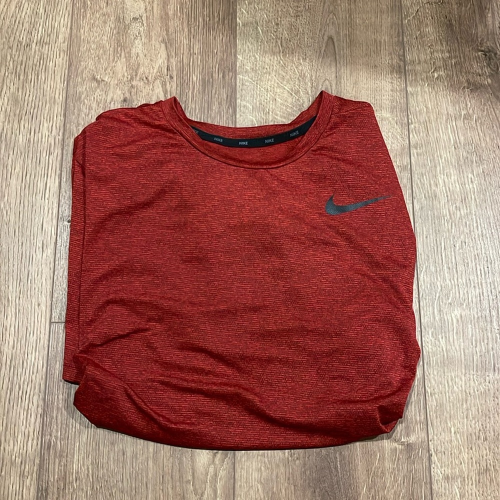 nike short sleeve shirt